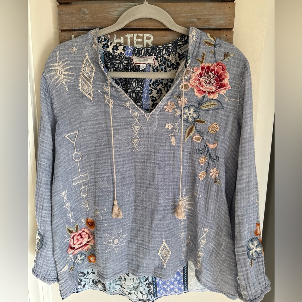 Johnny Was Umoya Blouse Effortless Scarf Back Embroidered Flowers Blue Sz S